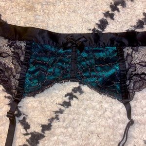 VS satin garter / costume belt